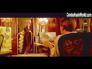 Kate Winslet nude , painting scene in Titanic (1997) 2