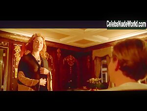 Kate Winslet nude , painting scene in Titanic (1997) 6