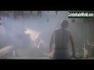 Kathleen Turner boobs , Bathtub in Body Heat (1981) 7