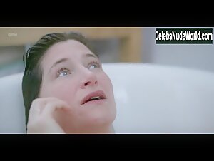 Kathryn Hahn Kissing , Bathtub in I Love Dick (series) (2016) 1
