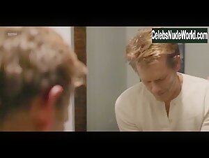 Kathryn Hahn Kissing , Bathtub in I Love Dick (series) (2016) 17