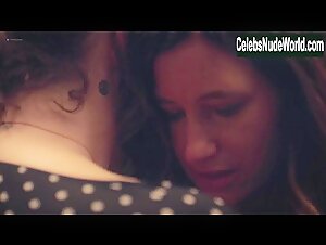 Kathryn Hahn Kissing , Threesome in Mrs. Fletcher (series) (2019) 3