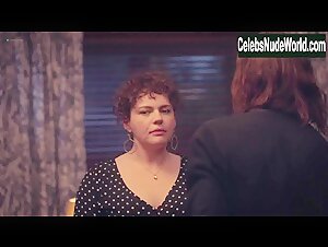 Kathryn Hahn Kissing , Threesome in Mrs. Fletcher (series) (2019) 8