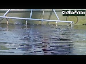 Katie Holmes Wet , Outdoor scene in Gift (2000) 5