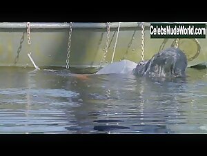 Katie Holmes Wet , Outdoor scene in Gift (2000) 6