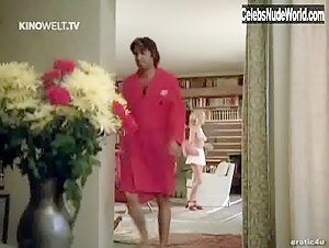 Katja Buchele Butt  ,Explicit in Das Madchen mit der heisen Masche (1972) 1