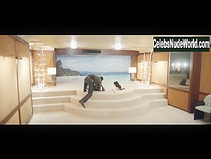 Katsuko Nakamura Exotic , Bathtub in L'envahisseur (2011) 13
