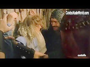Katt Shea in Barbarian Queen (1985) 16