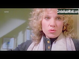 Kelly Lynch in Desperate Hours (1990)