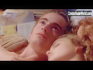 Keri Russell in Eight Days a Week (1997) 20