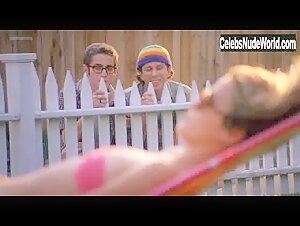 Keri Russell in Eight Days a Week (1997) 6