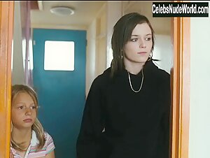 Kierston Wareing in Fish Tank (2009) 17