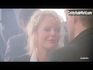 Kim Basinger Blonde , Kissing in Nine and half Weeks (1986)