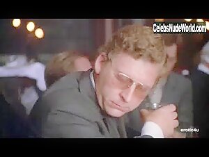 Kim Basinger Blonde , Kissing in Nine and half Weeks (1986) 15