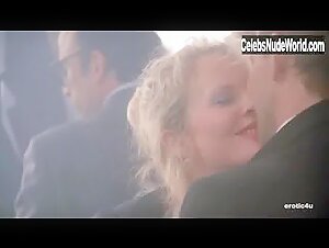 Kim Basinger Blonde , Kissing in Nine and half Weeks (1986) 18