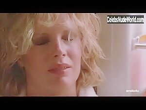 Kim Basinger Sensual , Kissing in Nine and half Weeks (1986) 2