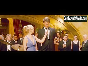 Kristen Bell in When in Rome (2010) 13