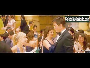 Kristen Bell in When in Rome (2010) 7
