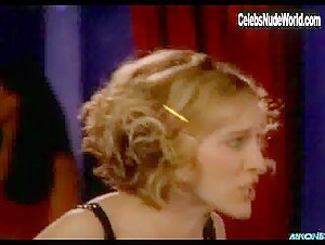 Kristin Davis Blonde , Flasing boobs in Sex and the City (series) (1998) 9