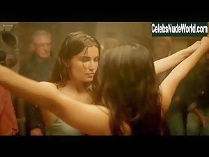Laetitia Casta in Une ile (series) (2019) 18