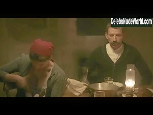 Laetitia Casta in L'incroyable histoire du facteur Cheval (2018) 10
