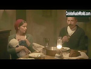 Laetitia Casta in L'incroyable histoire du facteur Cheval (2018) 12