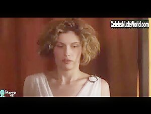 Laetitia Casta Sexy Dress , Brunette in La jeune fille et les loups (2008) 12