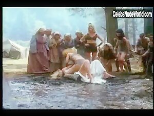 Lana Clarkson in Barbarian Queen II: The Empress Strikes Back (1989) 7