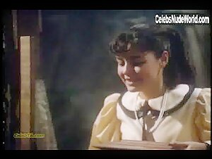 Lana Clarkson Costume , Brunette in Barbarian Queen II: The Empress Strikes Back (1989) 11