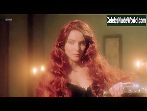 Lana Clarkson Bathtub , Blonde in Haunting of Morella (1990) 13
