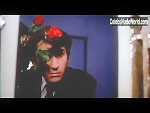 Laura Antonelli in Letti selvaggi (1979) 1