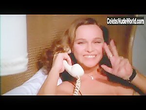 Laura Antonelli in Letti selvaggi (1979) 2