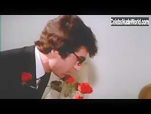 Laura Antonelli in Letti selvaggi (1979) 3