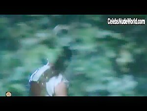 Laura Antonelli in Casta e pura (1981) 11