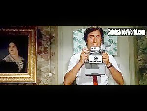 Laura Antonelli in Il merlo maschio (1971) 10
