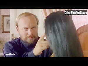 Laura Gemser boobs , Vinatge in Emanuelle in America (1977) 14