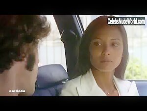 Laura Gemser Ebony , Public in Emanuelle in America (1977) 5
