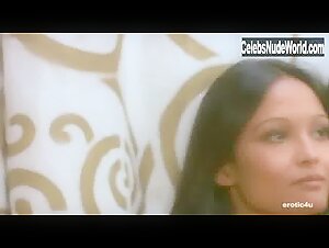 Laura Gemser in Emanuelle nera: Orient reportage (1976) 11