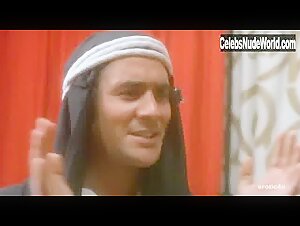 Laura Gemser in Emanuelle nera: Orient reportage (1976) 13