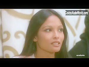 Laura Gemser in Emanuelle nera: Orient reportage (1976) 8
