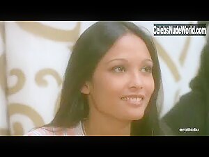Laura Gemser in Emanuelle nera: Orient reportage (1976) 9