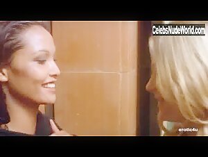 Laura Gemser Hairy Pussy , Shower in Emanuelle nera: Orient reportage (1976) 19