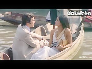 Laura Gemser Outdoor , Brunette in Emanuelle nera: Orient reportage (1976) 18