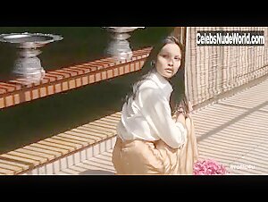 Laura Gemser Outdoor , Brunette in Emanuelle nera: Orient reportage (1976) 2