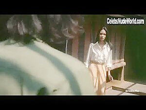 Laura Gemser Outdoor , Brunette in Emanuelle nera: Orient reportage (1976) 4