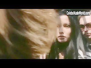 Laura Gemser Outdoor , Brunette in Emanuelle nera: Orient reportage (1976) 6