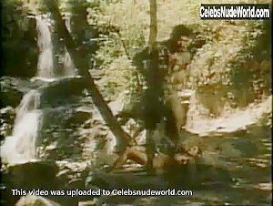 Laura Gemser in La belva dalla calda pelle (1982) 20
