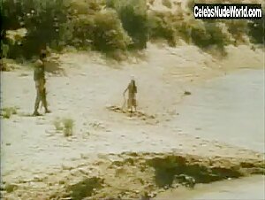 Laura Gemser in La belva dalla calda pelle (1982) 4
