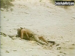 Laura Gemser in La belva dalla calda pelle (1982) 7