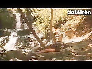 Laura Gemser Outdoor , boobs in La belva dalla calda pelle (1982) 18